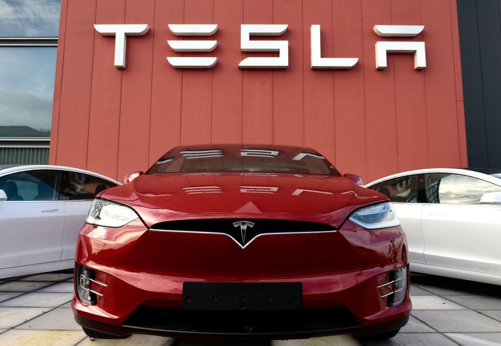 ¿Es buena idea invertir en Tesla? Ofertas de trabajo