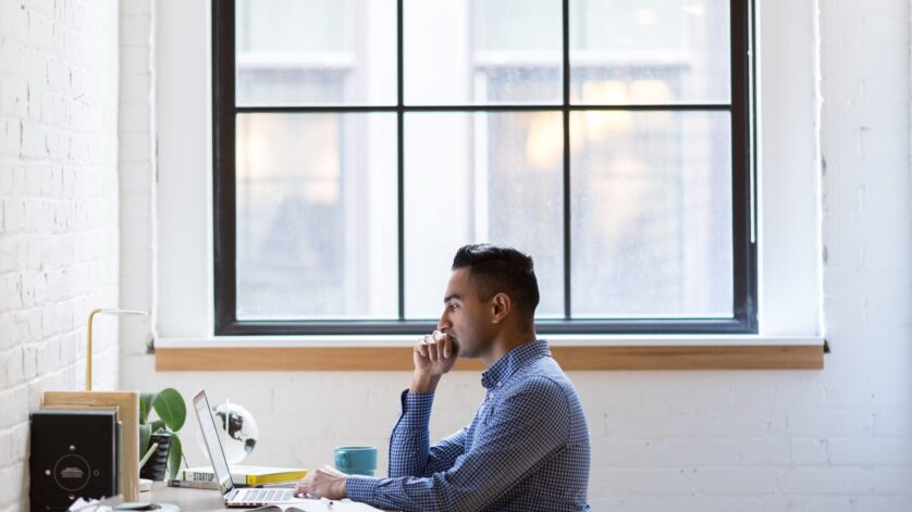 man wearing gray long sleeved shirt